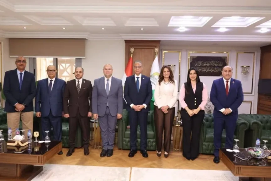 محافظ الجيزة يتبادل التهانى مع أعضاء مجلسى النواب والشيوخ بمناسبة عيد الأضحى المبارك