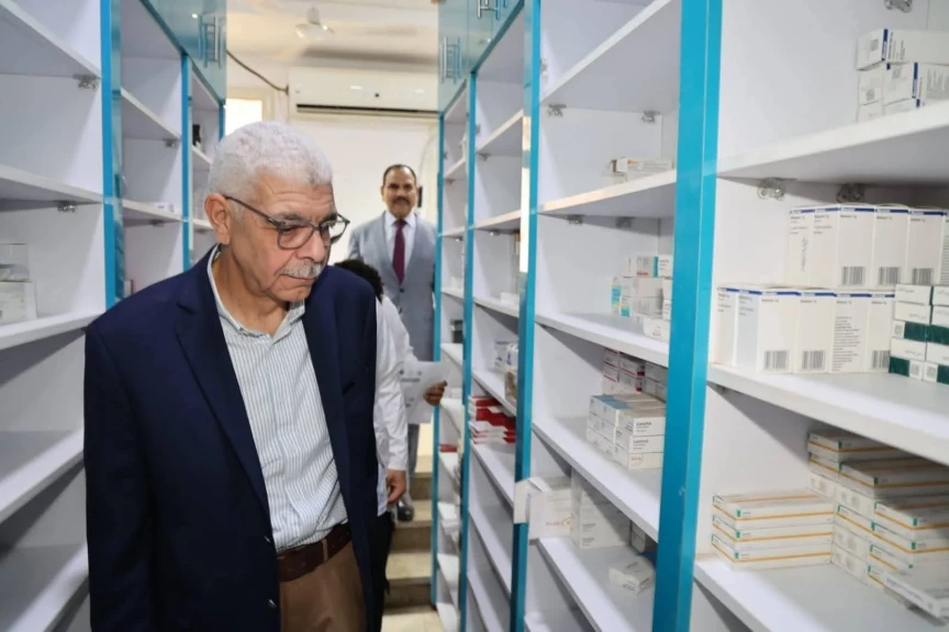 رئيس جامعة المنوفية يتفقد صيدلة الإسعاف بالمجمع الطبي