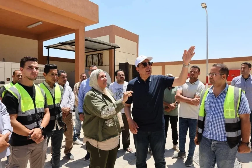 محافظ المنيا يتابع مشروع محطة رفع صرف صحي تل بني عمران