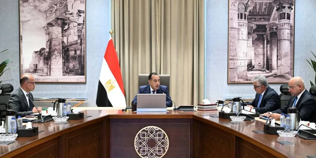 رئيس الوزراء يبحث مقترح إنشاء مركز توزيع لوجيستي عالمي بـ ”اقتصادية قناة السويس”