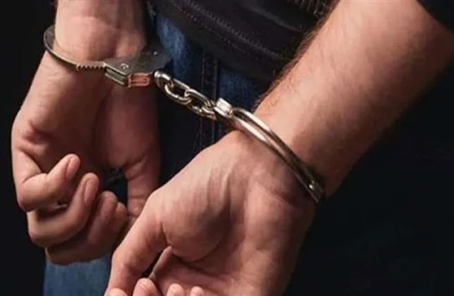 بأسلوب المغافلة.. القبض على شخص سرق مبلغ مالى من بائع صحف بالقاهرة