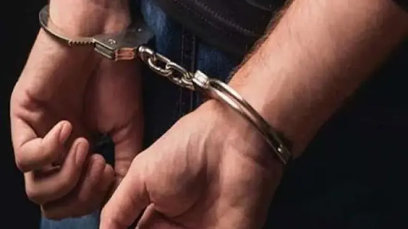 بأسلوب المغافلة.. القبض على شخص سرق مبلغ مالى من بائع صحف بالقاهرة