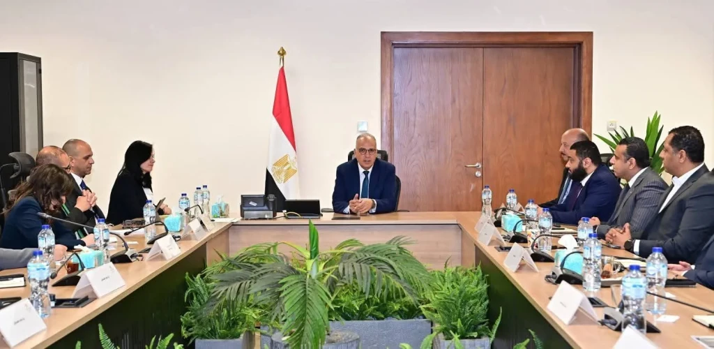 وزير الري يلتقي ممثلي عدد من الشركات المصرية المقرر أن تشارك في تنفيذ مشروعات تنموية بدول حوض النيل