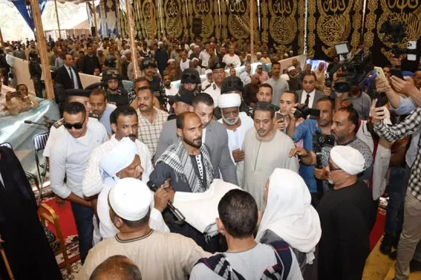 محافظ أسوان يشهد مراسم إتمام الصلح بين عائلتى آل عبد الناصر أولاد نجم بنجع حمادى