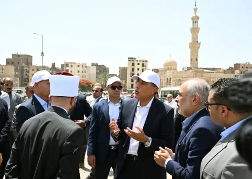 رئيس الوزراء يتفقد أعمال ترميم وإعادة إحياء مسجد المسبح والمنطقة المحيطة به المواجهة لمنطقة السيدة عائشة بوسط القاهرة