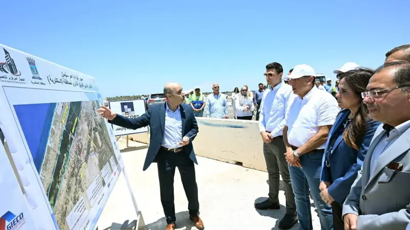 رئيس الوزراء يتفقد مشروع محور اللواء عمر سليمان بمحافظة الإسكندرية