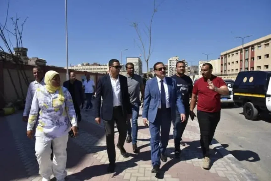 محافظ بورسعيد يتابع أعمال تطوير ورفع كفاءة ورصف شارع أسوان