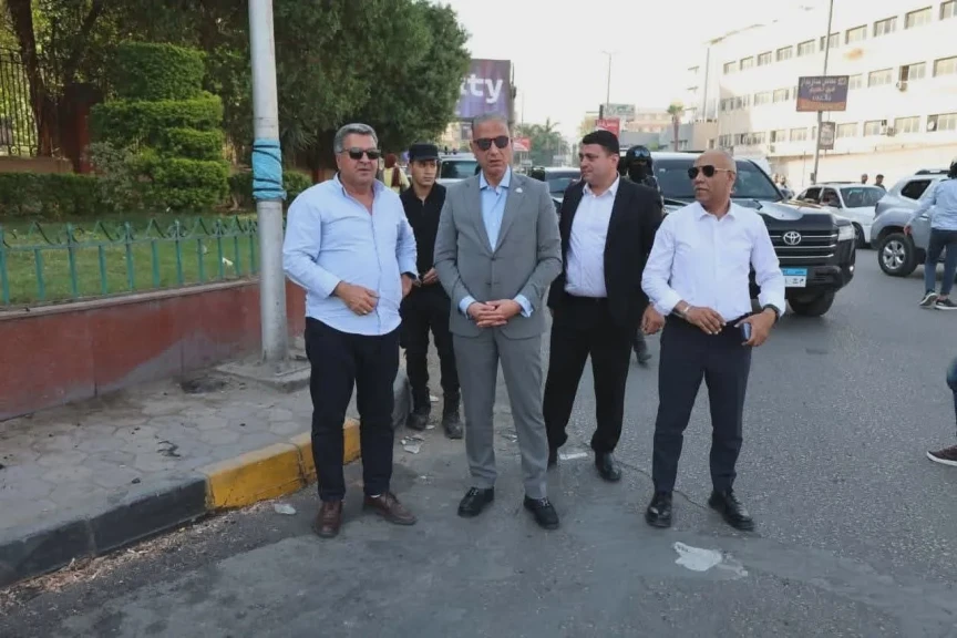 محافظ الجيزة يتابع أعمال صيانة ورفع كفاءة مطلع كوبري أكتوبر بحي الدقي
