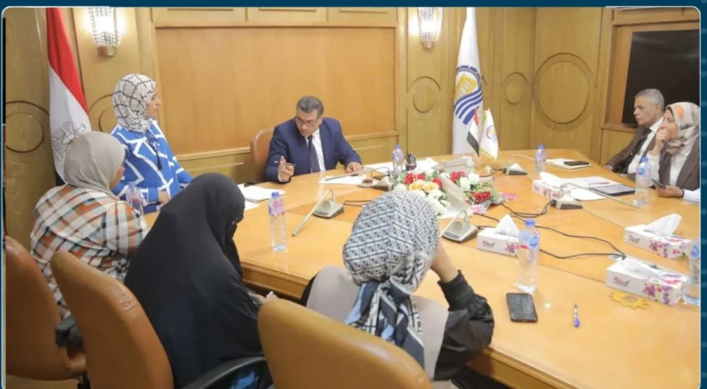 في لقاء جماهيري موسع.. محافظ قنا يناقش 301 شكوى وطلب للمواطنين ويوجه بحلول عاجلة
