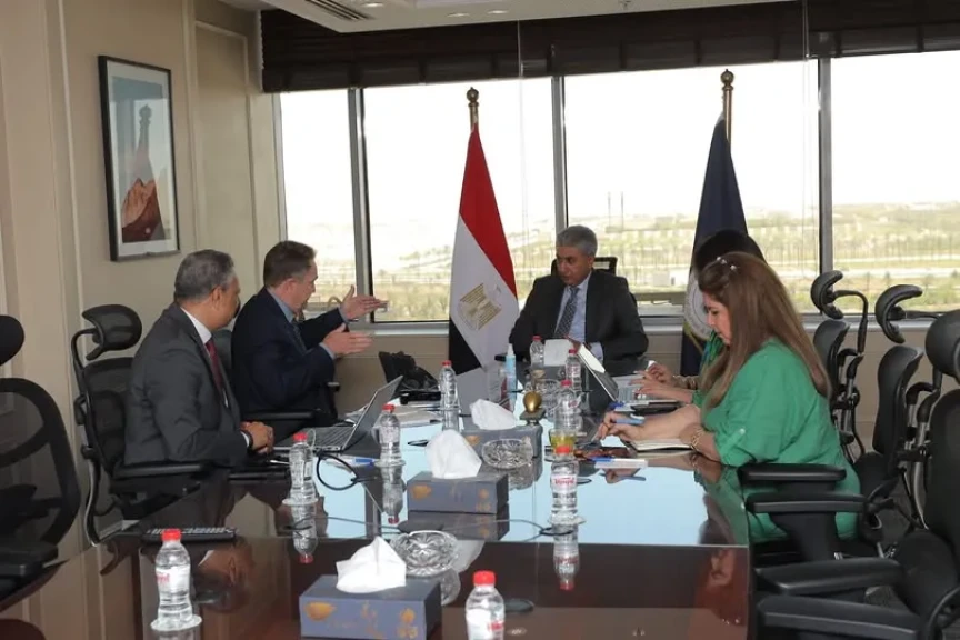 وزير السياحة والآثار يبحث مع رئيس مجلس إدارة شركة «سينيك الدولية» فرص الاستثمار في السياحة النيلية والبحرية بمصر