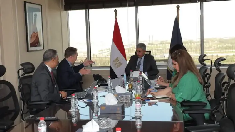 وزير السياحة والآثار يبحث مع رئيس مجلس إدارة شركة «سينيك الدولية» فرص الاستثمار في السياحة النيلية والبحرية بمصر