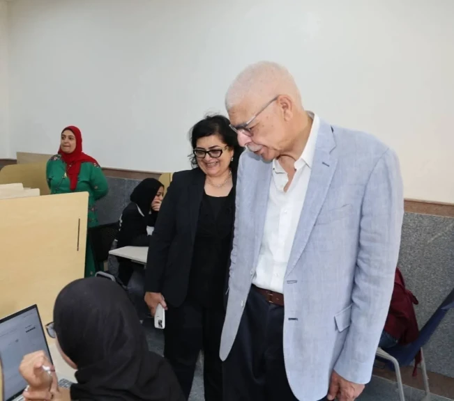 رئيس جامعة المنوفية يتفقد لجان امتحانات جامعة المنوفية الأهلية