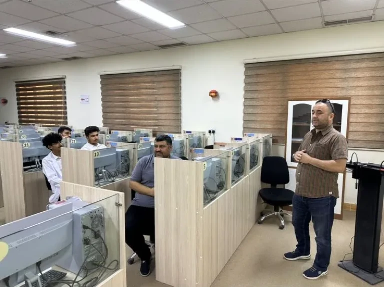 كلية طب المستنصرية ببغداد تقيم ورشة عمل توعوية عن مخاطر الهجرة غير الشرعية وضرورة مكافحتها