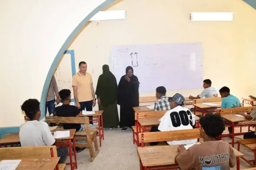 محافظ أسوان يفاجئ مدرسة كلابشة الجديدة ببحيرة ناصر لمتابعة إمتحانات الشهادة الإعدادية