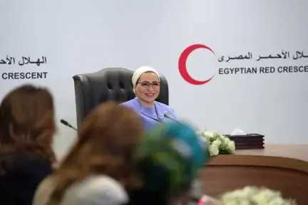 السيدة انتصار السيسي :سعيده بلقاء أبنائى وبناتى من متطوعى الهلال الأحمر المصرى