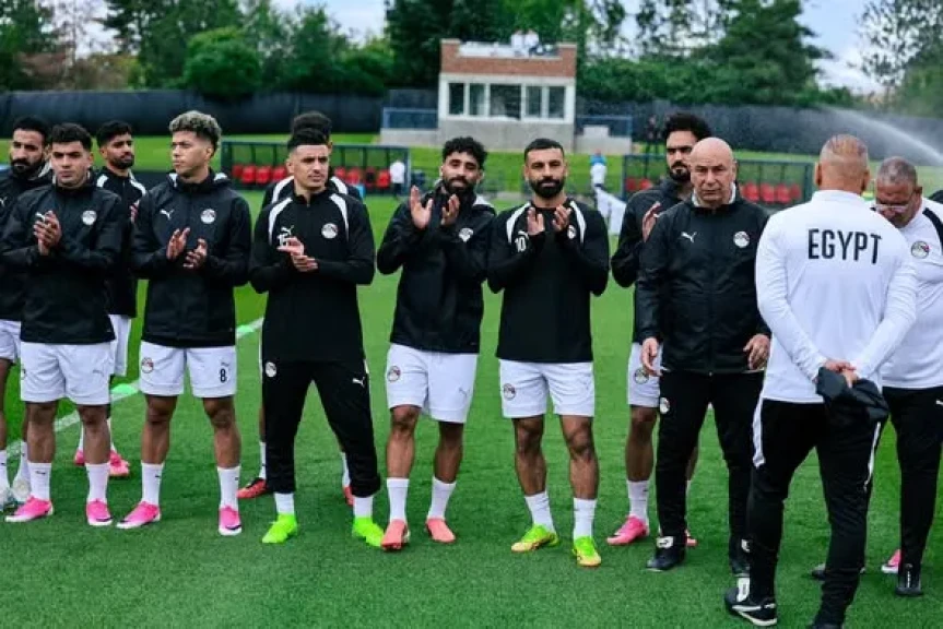 بالصور حضور جماهيري وتواجد بعض الجالية المصرية في مران منتخب مصر