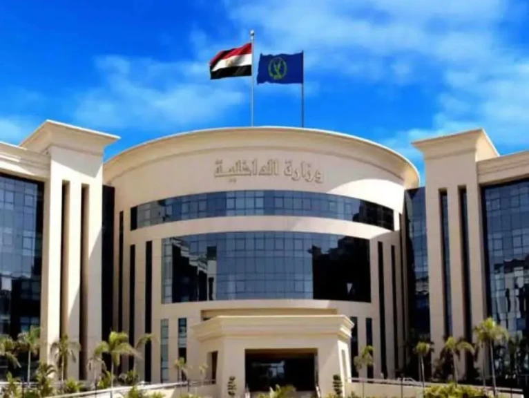 الداخلية تكشف ملابسات تعطيل حركة مرورية بالمعادي