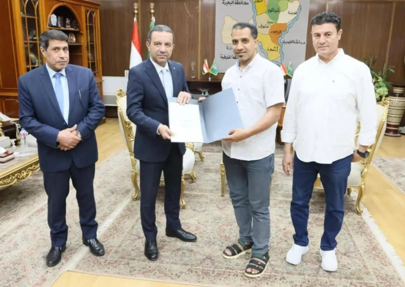محافظ المنوفية يسلم 20 عقد تقنين جديد لأراضي أملاك الدولة للمواطنين المستوفين