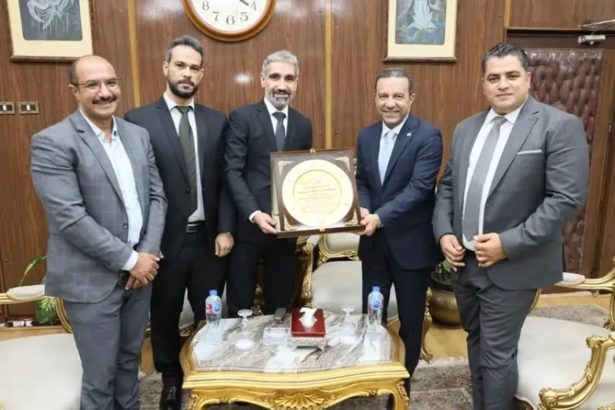 محافظ المنوفية يستقبل وفد نقابة أطباء الأسنان لتقديم التهنئة بمناسبة العيد القومي للمحافظة