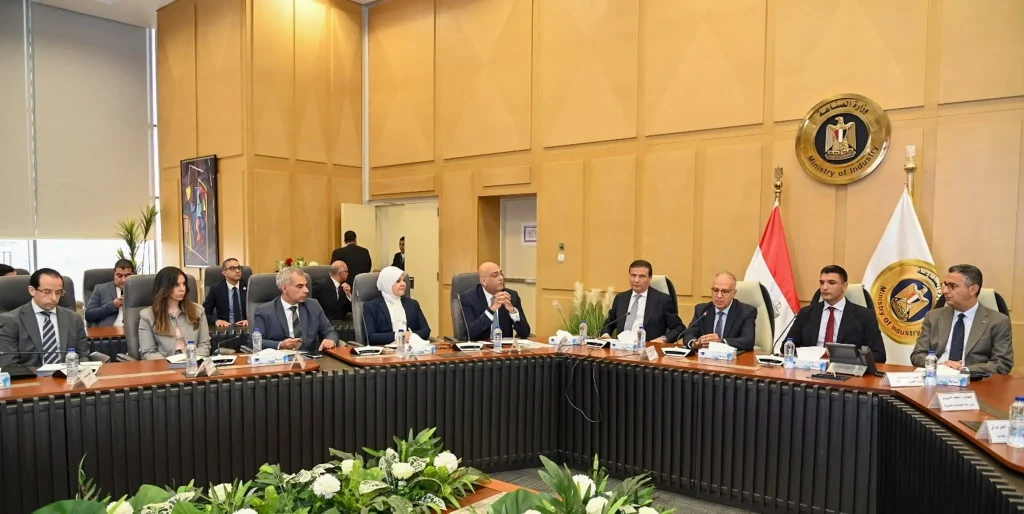 وزراء الرى والصناعة والتموين يتفقون على تشكيل لجنة مشتركة لإدارة ملف البصمة المائية