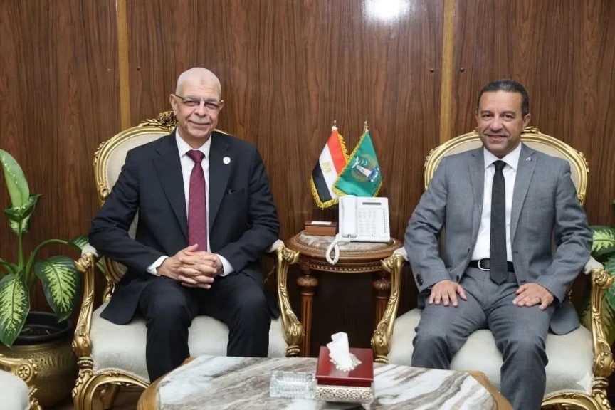 رئيس جامعة المنوفية يهنئ محافظ المنوفية وأبناء المحافظة بالعيد القومي الـ120