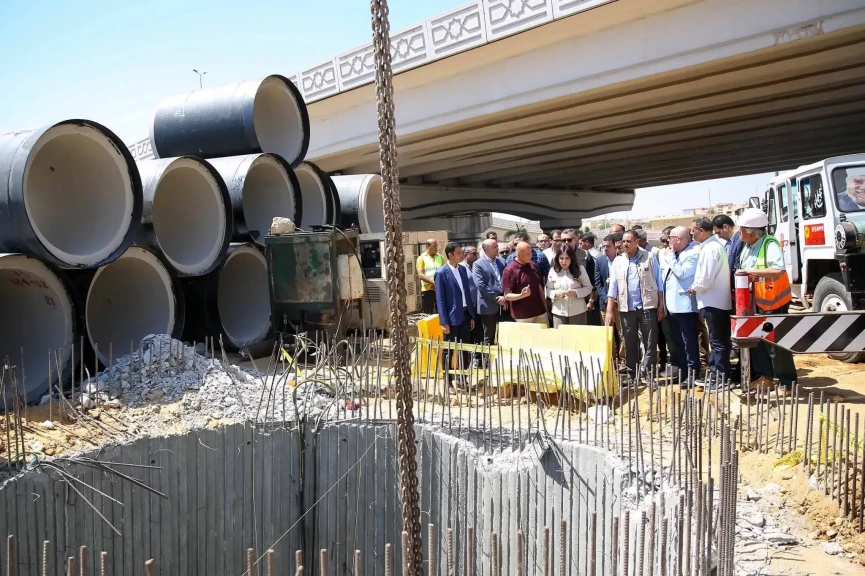 وزيرة الإسكان تتفقد أعمال ربط خطوط الصرف الرئيسية بمدينة القاهرة الجديدة المتجهة إلى محطة الجبل الأصفر