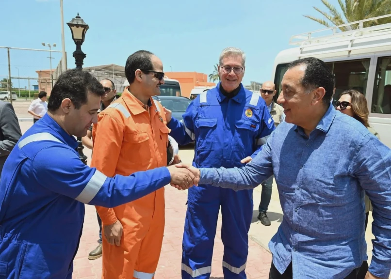 رئيس الوزراء يتفقد مواقع إنتاج الغاز الطبيعي بمنطقة غرب الدلتا العميقة التابعة لشركة ”رشيد للبترول”