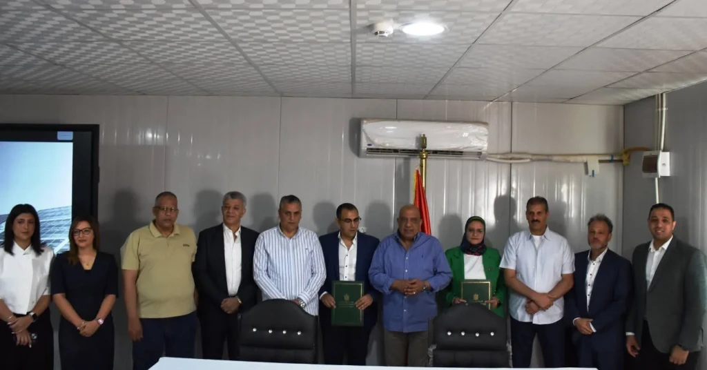 وزير الكهرباء ونائب محافظ أسوان فى زيارة ميدانية إلى مجمع بنبان للطاقة الشمسية