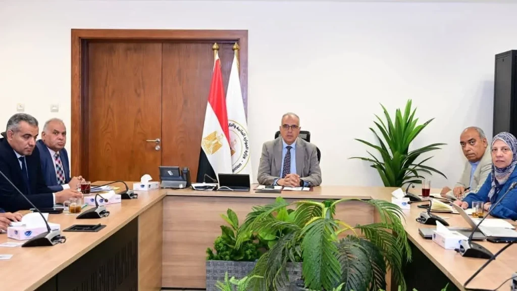 وزير الري يتابع موقف مشروع CROWN للإدارة المرنة مناخياً للمياه والتكيف مع التغيرات المناخية بوادي النيل
