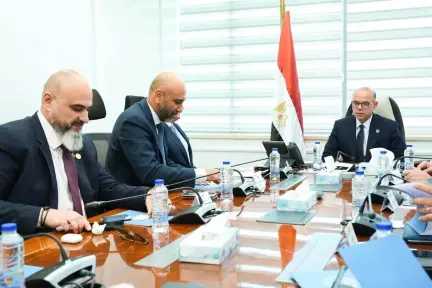 وزير الاستثمار والتجارة الخارجية يبحث مع قيادات دي بي ورلد فرص التوسع في مراكز التوزيع