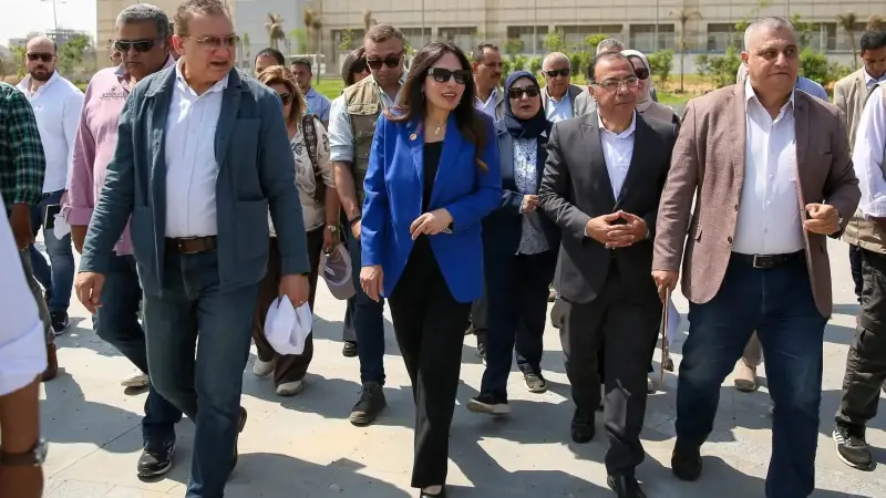 وزيرة الإسكان تقوم بجولة تفقدية موسعة بمشروع ”حدائق تلال الفسطاط”