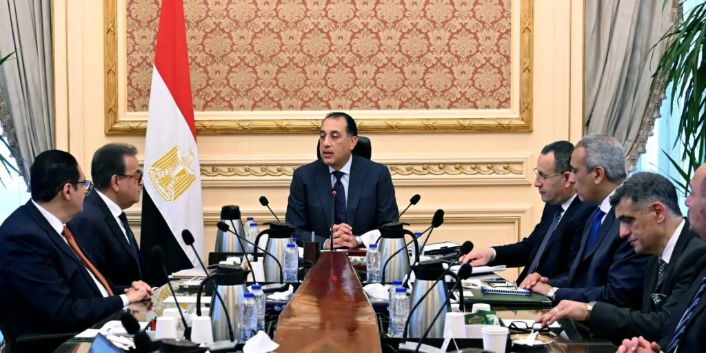 رئيس الوزراء يتابع مستجدات الموقف التنفيذي لمستشفى ”500500”