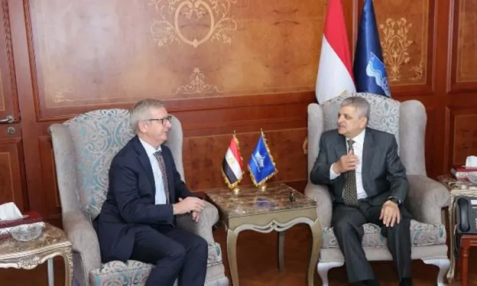 رئيس هيئة قناة السويس يبحث مع سفير أيرلندا سبل تعزيز التعاون المشترك