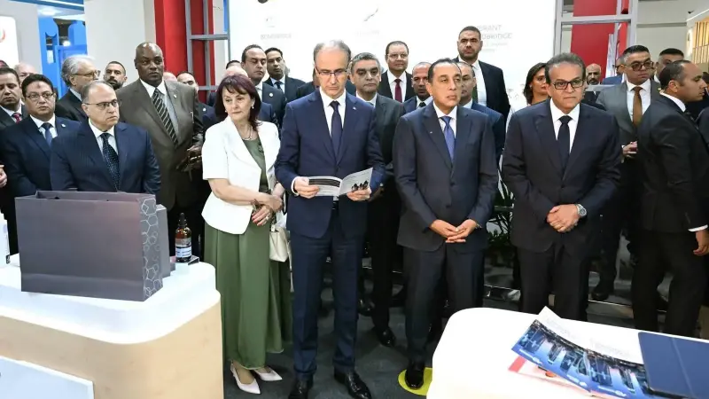 رئيس الوزراء يتفقد المعرض الطبي الإفريقي الخامس