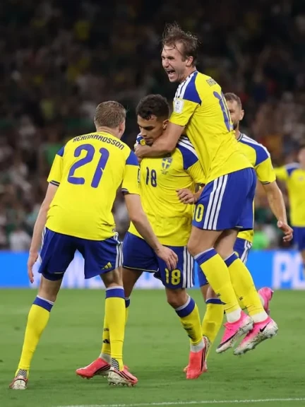 السويد تكتسح تونس بخماسية بكأس العالم