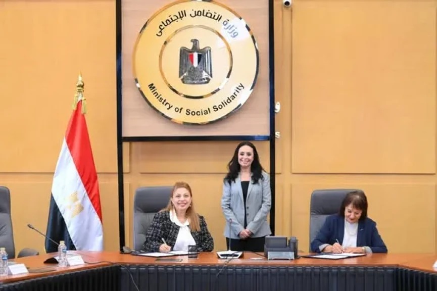 وزيرة التضامن الاجتماعي تشهد توقيع عقود تمويل لمشروعات متناهية الصغر بين صندوق دعم الصناعات الريفية والبيئية و13 جمعية ومؤسسة أهلية