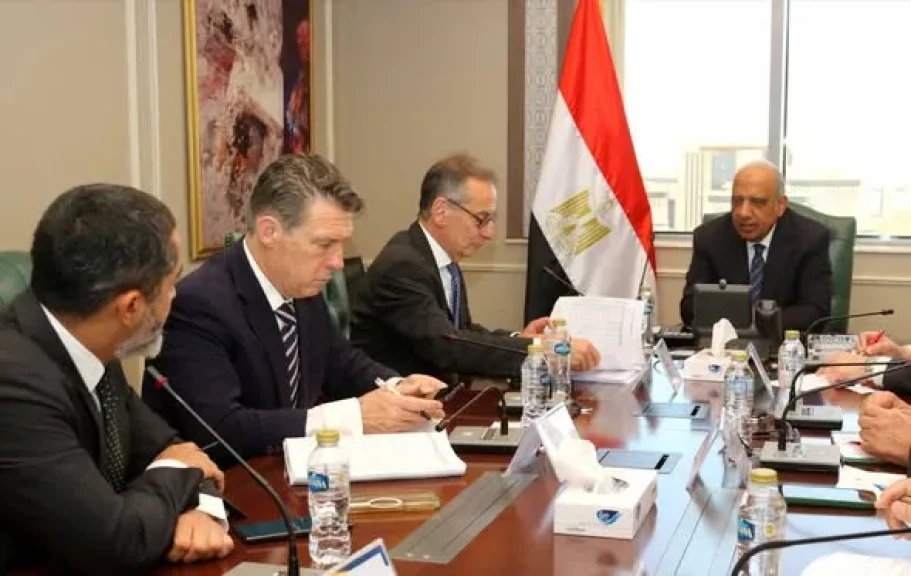 وزير الكهرباء والطاقة المتجددة يبحث مع وفد البنك الأوروبى لإعادة الإعمار والتنمية ”EBRD ” سبل دعم وتعزيز الشراكة والتعاون في مختلف المجالات