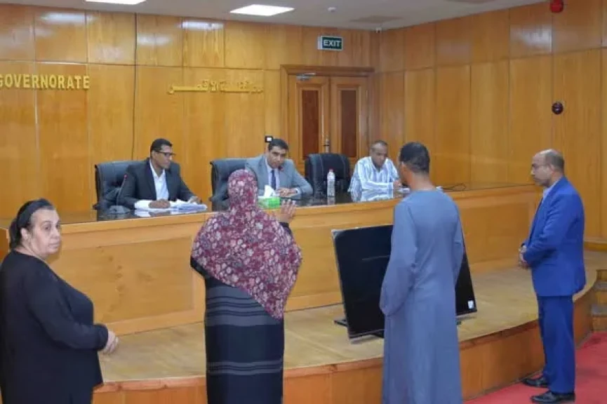 نائب محافظ الأقصر يبحث 40 طلبا وشكوى خلال لقاء اليوم المفتوح مع المواطنين