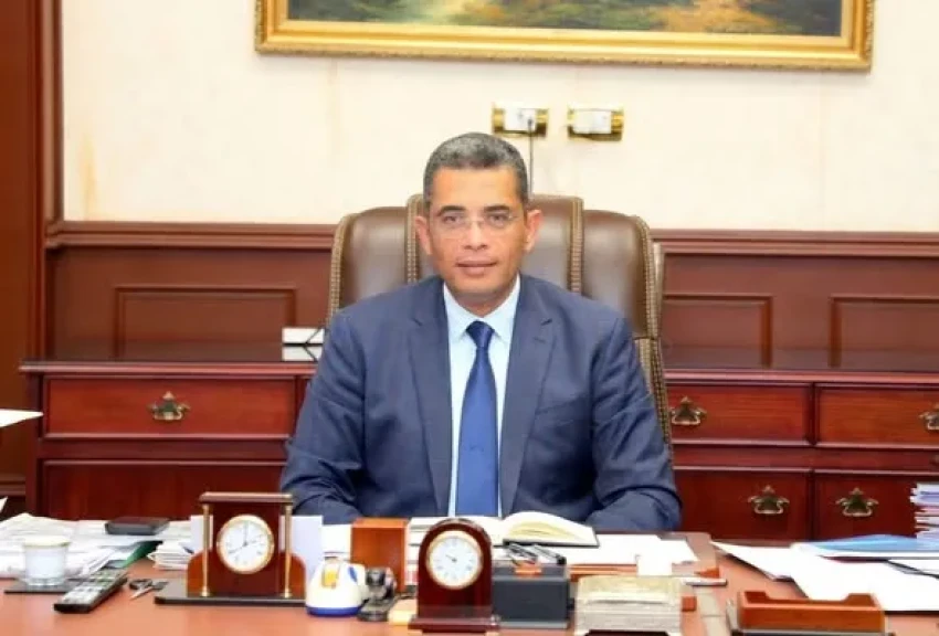 لتسريع تراخيص المحال.. محافظ البحر الأحمر يعلن تشغيل المركز التكنولوجي المتنقل بالغردقة