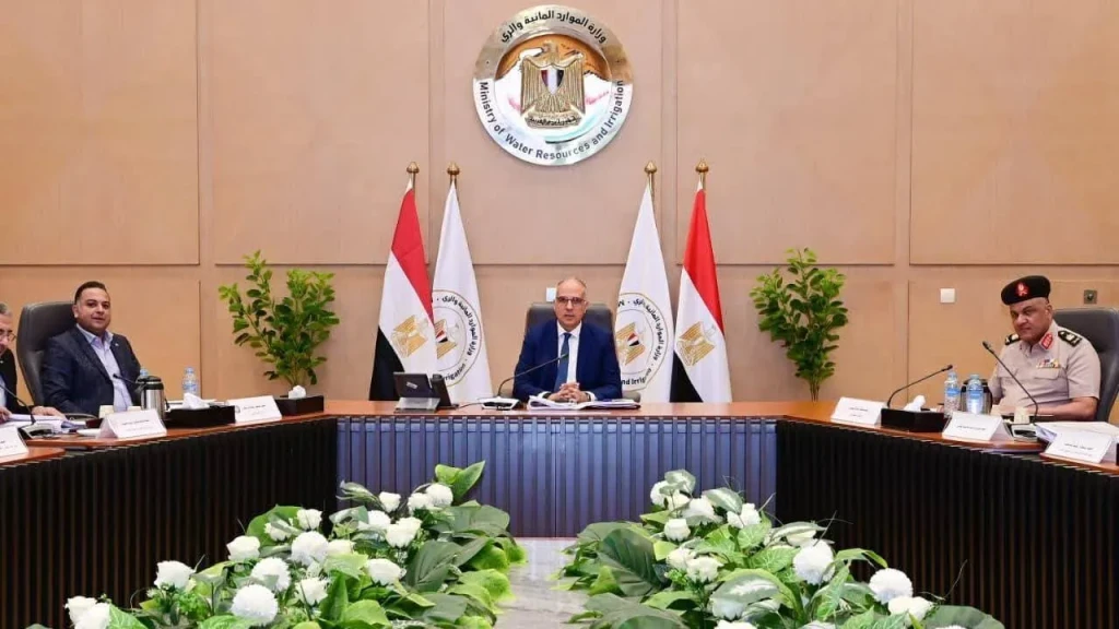 وزير الري يترأس اجتماع اللجنة العليا لتراخيص الشواطئ
