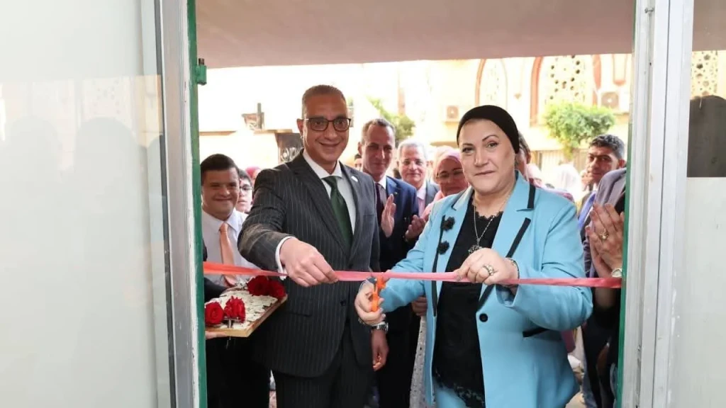 محافظ الجيزة ورئيسة المجلس القومي للطفولة والأمومة يفتتحان فرع المجلس بمجمع المصالح الحكومية