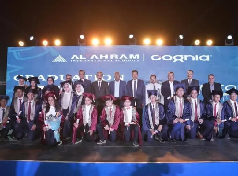محافظ سوهاج يشهد حفل تكريم أوائل الشهادات والخريجين بمدارس ”الأهرام” الدولية بسوهاج الجديدة