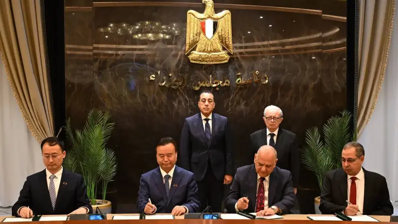 توقيع وثيقة الشراكة الاستراتيجية بين شركة ”النصر لصناعة السيارات” ومجموعة ”فاو كار” الصينية