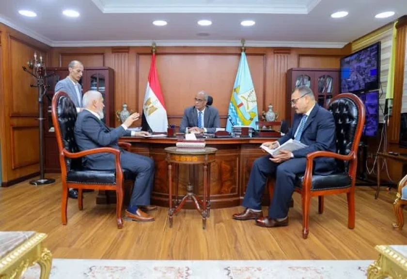 محافظ كفرالشيخ يناقش عدد من الملفات الخدمية والتنموية ومشاكل الدوائر مع أعضاء مجلسي النواب والشيوخ.. هدفنا تحقيق نقلة خدمية حقيقية لأهالينا