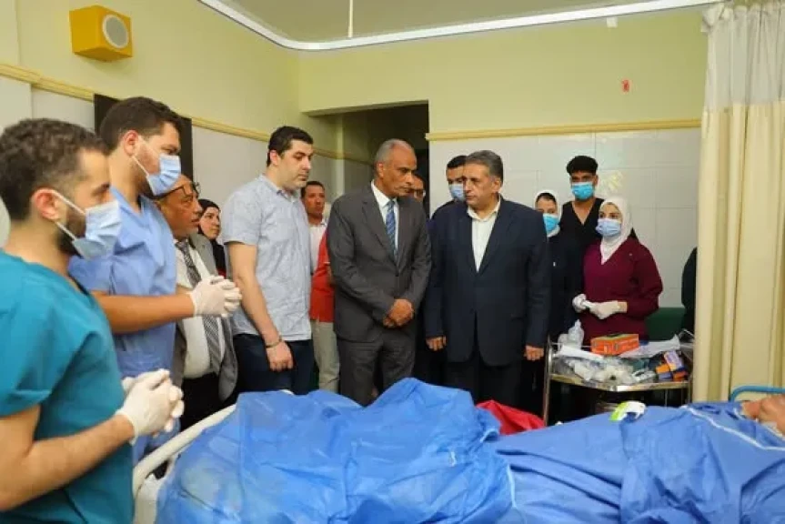 محافظ كفرالشيخ يطمئن على رئيس قرية أُصيبت أثناء أداء واجبها.. ويوجه بتوفير الرعاية الطبية الكاملة.. متمنيًا لها الشفاء العاجل