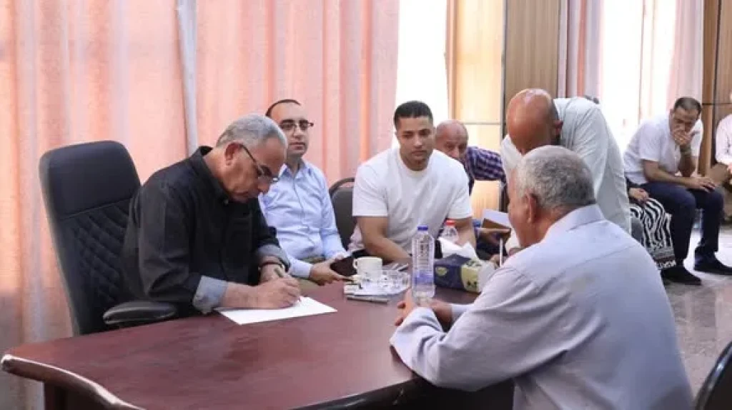 محافظ الإسماعيلية يستأنف استقبال المواطنين بديوان عام المحافظة