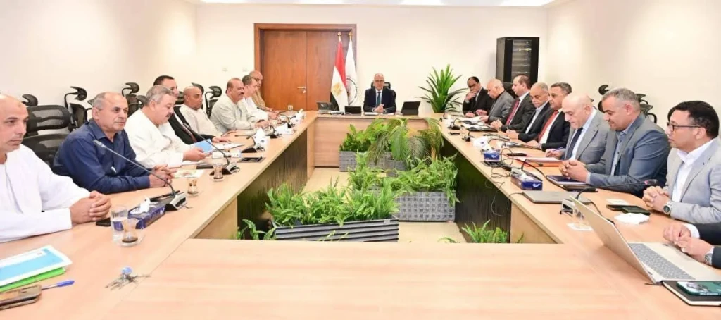 وزير الري يعقد اجتماعاً لاستعراض لائحة النظام الأساسي لروابط مستخدمي المياه