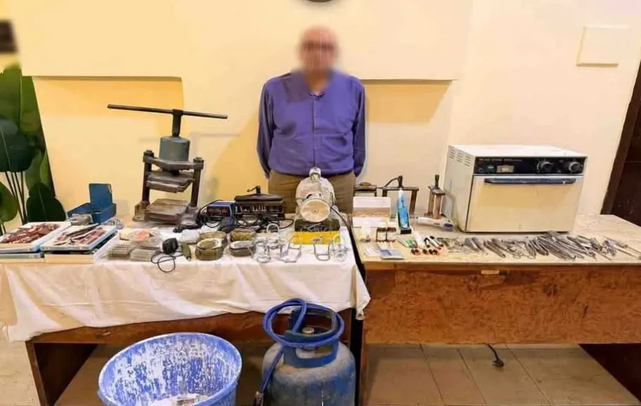 الداخلية: ضبط أحد الأشخاص لقيامه بإنتحال صفة طبيب أسنان بالقاهرة