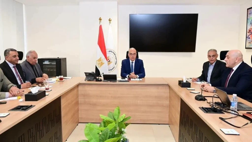 وزير الري يعقد اجتماعًا لمتابعة موقف تفعيل بروتوكول التعاون  بين الوزارة ووزارة التربية والتعليم