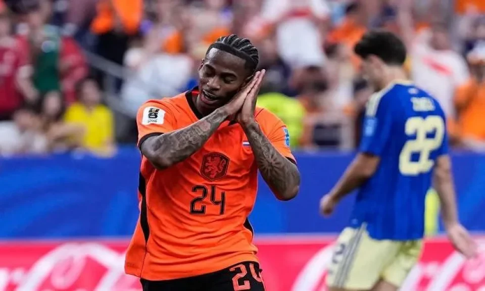 هولندا تحقق فوزا كبيرا على السويد 5-1 في المجموعة السادسة بكأس العالم